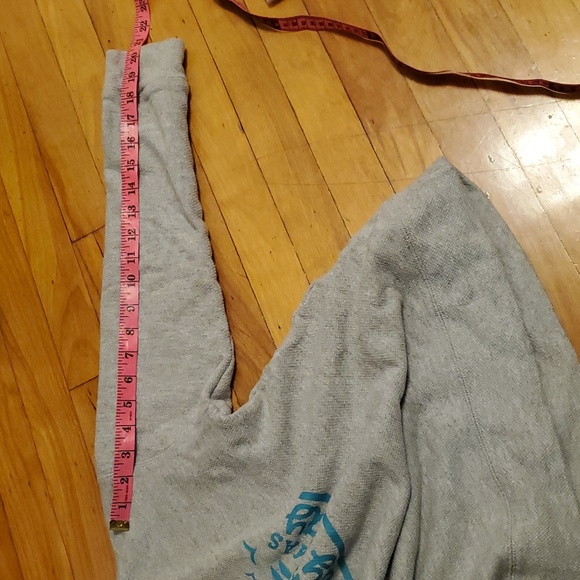 Disney Cruise Line Crewneck Sweater. Light Grey. Textured. Bahamas. Size M. - Picture 10 of 10